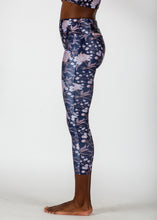 Load image into Gallery viewer, Delicate Floral Leggings
