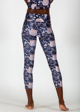 Load image into Gallery viewer, Delicate Floral Leggings