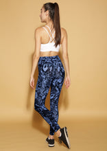 Load image into Gallery viewer, Snake Leggings Blue/Black