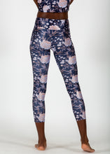 Load image into Gallery viewer, Delicate Floral Leggings
