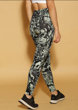 Load image into Gallery viewer, Snake Leggings Black/Mint
