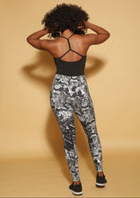 Load image into Gallery viewer, Snake Leggings Black/White
