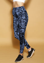Load image into Gallery viewer, Snake Leggings Blue/Black

